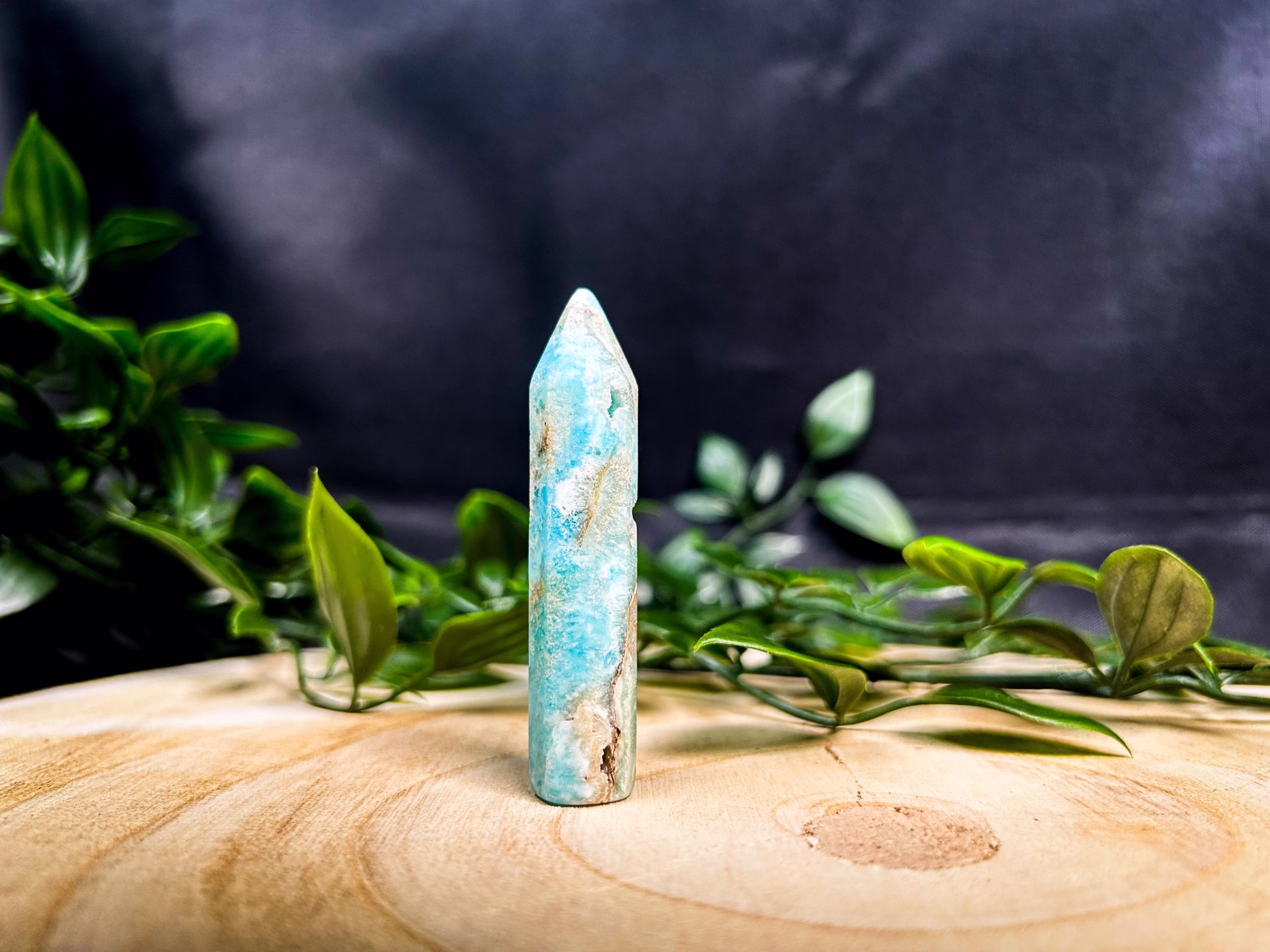 modri aragonit obelisk